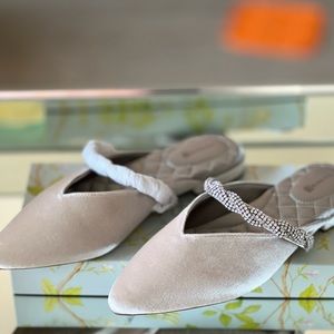 New Birdies gorgeous silver snow crystal flats